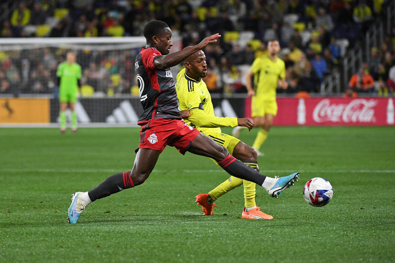 Columbus Crew đấu với Toronto FC